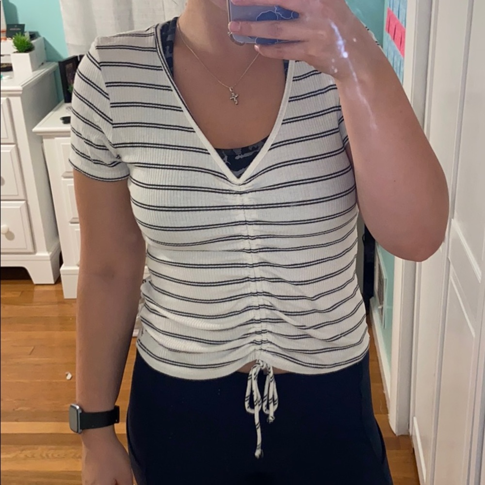 Cropped Runched Self-Tie T-shirt